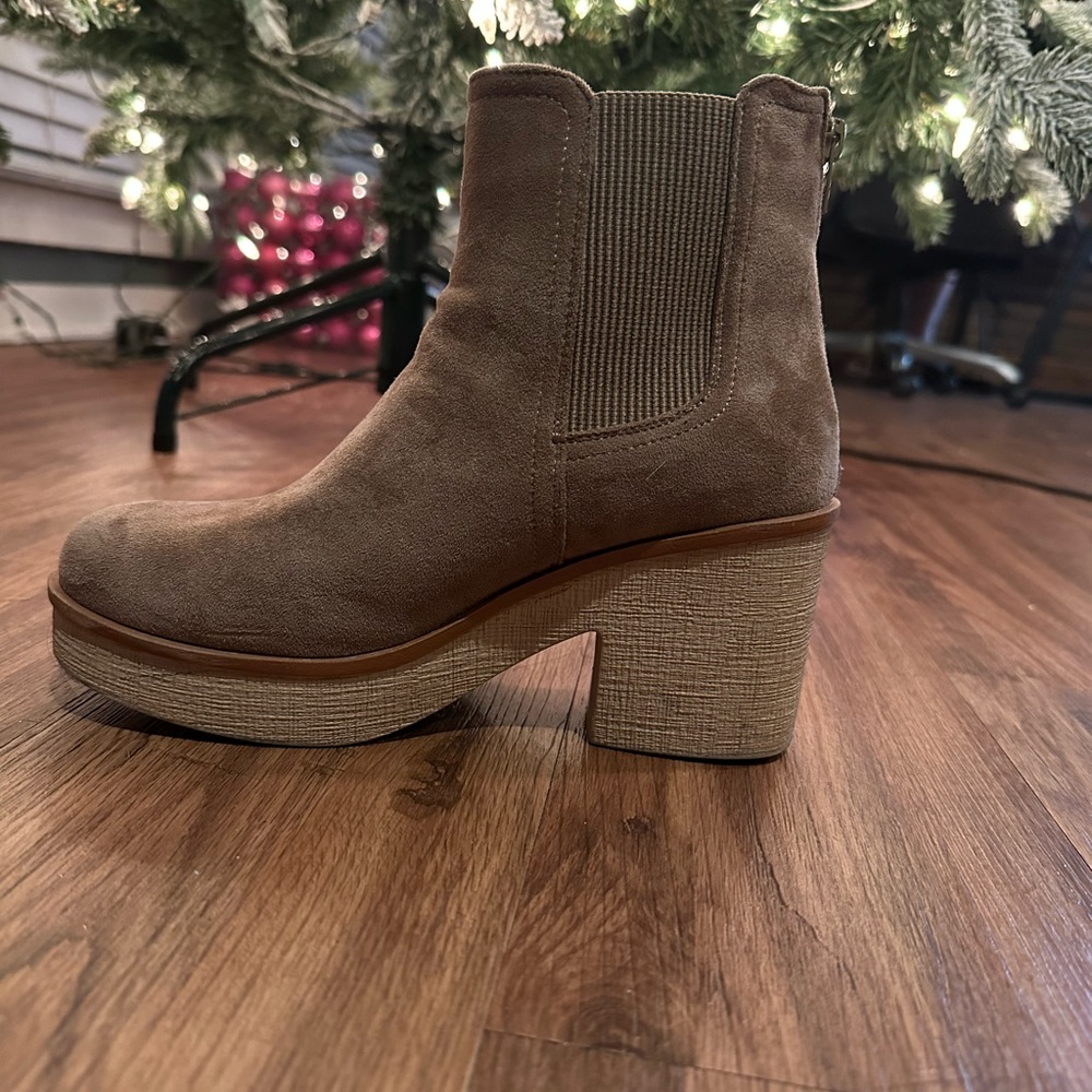 Super cute fun bootie for the cold weather!!
